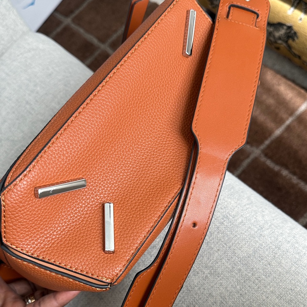Box crossbody Bag - Picture 3 of 6